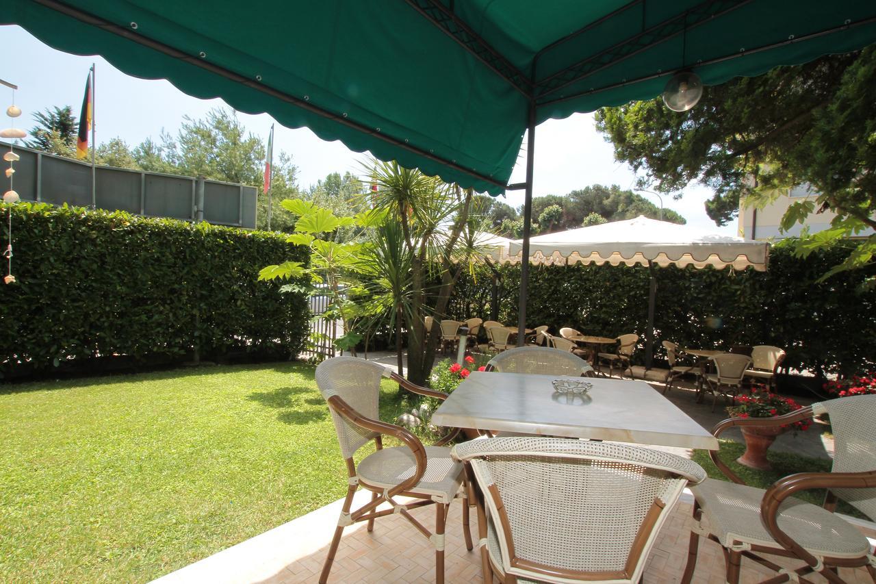 Hotel Vera مارينا دي ماسا المظهر الخارجي الصورة